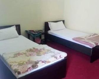 Gilgit Hunza Hotel - Mingaora - Bedroom