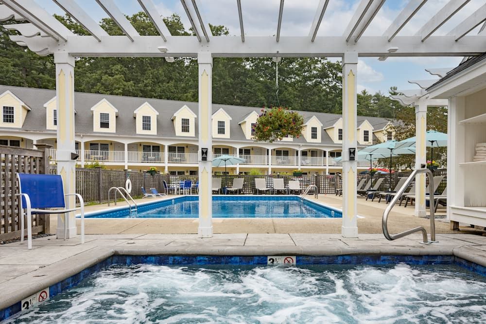 Admiral's Inn Resort - אוגונקוויט - בריכה