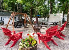 Cottage 1-2 - 2 Bedroom / 1 Bath End Unit - Wolfeboro - Patio