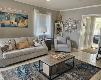 Howl at the Sea - SGI - Eastpoint - Living room
