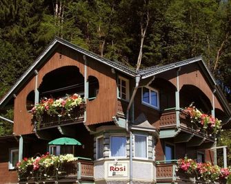 Single room, shower, WC - Pension Rosi - Zell am See - Building