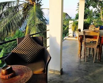 Lara's place - Unawatuna - Patio