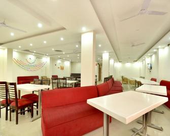 Hotel O Platinum Inn - Chandigarh - Restaurant
