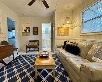 1br Near Water + Heart Of Cr River-Manatees, Golf, Fish, Beach, Food - Crystal River - Obývací pokoj