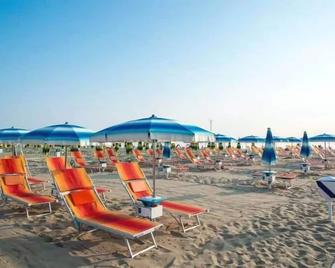 Hotel Mediterraneo - Cesenatico - Beach