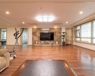 Sejong Party House - Busan - Wohnzimmer