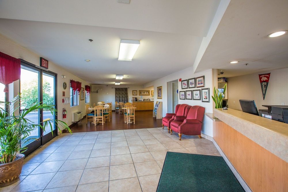 University Inn - Fresno - Lobby