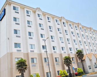 Microtel Inn & Suites by Wyndham Toluca - Toluca - Edificio