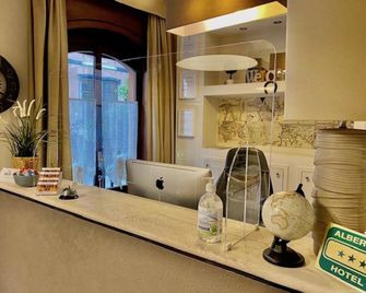 Hotel Ares - Milán - Recepción