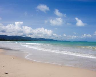 Grand Southsea Khaolak Beach Resort - Khao Lak - Beach