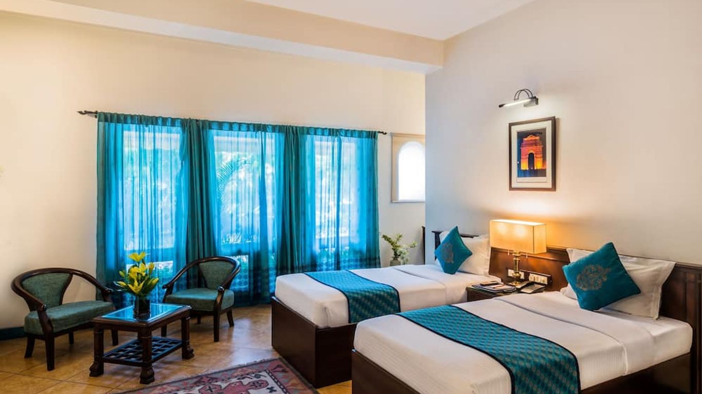 Home@F37 Kailash Colony Metro