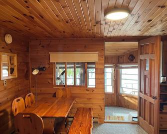 Peaceful Waterfront Cottage on Ottawa River – Nature Lover’s Retreat! - Pembroke - Sala pranzo