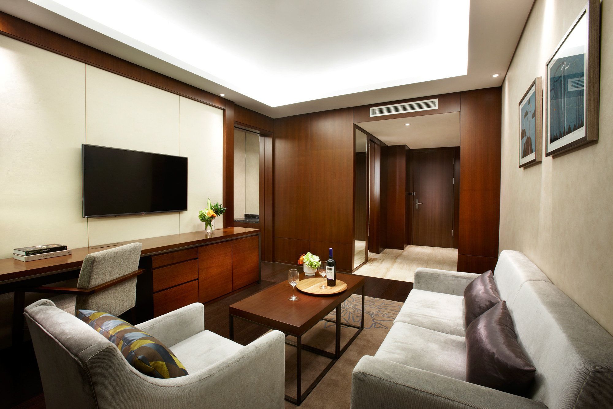 لوت سيتي هوتل جورو