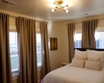 Bricklight District Modern Cottage - Albuquerque - Bedroom