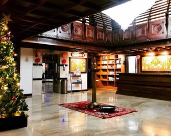 薩喬伊斯飯店 - Varkala - 櫃檯