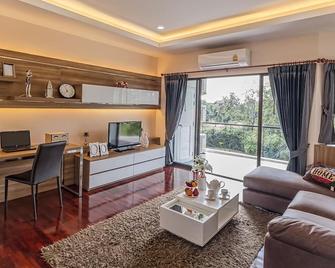 Seastar service apartment, house & hotel with view of golf course - Ban Chang - Living room
