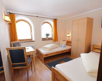 Pension Mittagskogel - St. Leonhard im Pitztal - חדר שינה