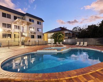 Southport Motel & Apartments - Southport - Πισίνα