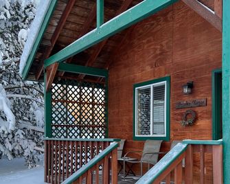 Chinook Wind Cabins - Talkeetna - Building