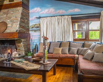 Oikoperiigitis Hotel - Kerkíni