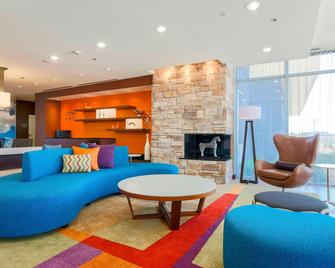 Fairfield Inn & Suites by Marriott Pleasanton - Pleasanton - Living room