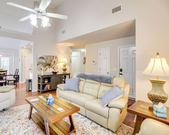 Deck & Yard: Savannah Area Retreat! - Pooler - Living room