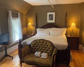 Queen's Inn-Gore Bay, Manitoulin Island - The world's largest fresh water island - Gore Bay