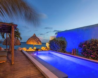 Pm78 Boutique Apartments - Willemstad - Svømmebasseng