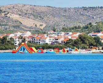 Villa Aliara Pool Apartment - Vodice - Strand