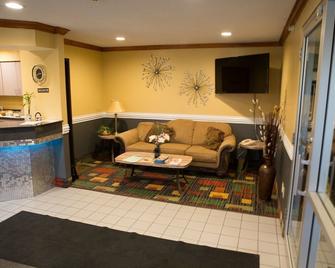 Regency Inn & Suites - Anoka - Living room
