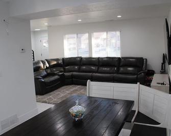 Explore Utah, 3 Bed 2.5 Bath Home - Centerville - Living room