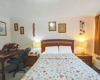 Sunflower Motel Hiawatha By OYO - Hiawatha - Bedroom