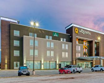 La Quinta Inn & Suites by Wyndham Sweetwater East - Sweetwater - Building