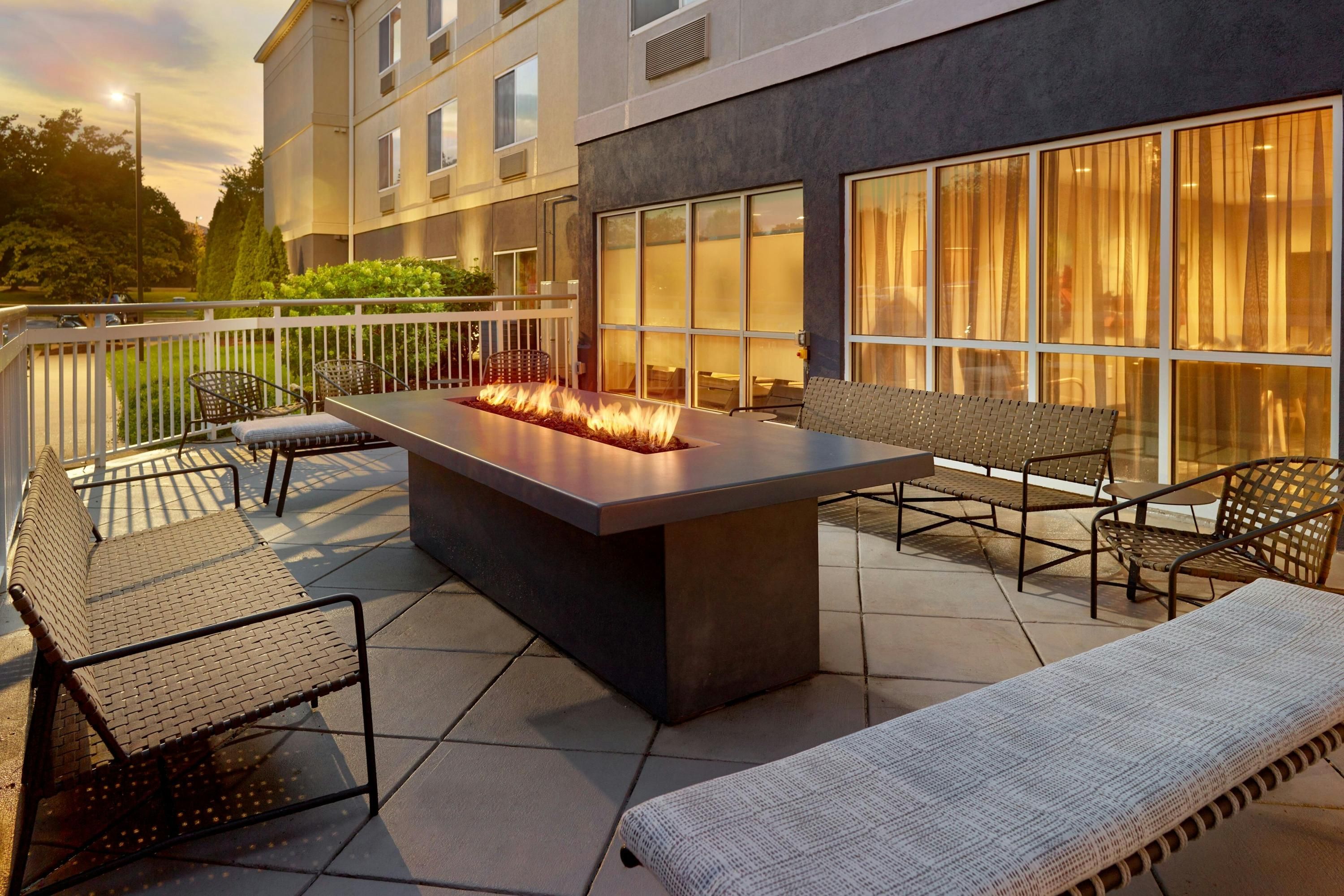 Fairfield Inn and Suites by Marriott Frederick - פרדריק - מרפסת