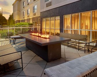 Fairfield Inn and Suites by Marriott Frederick - פרדריק - מרפסת