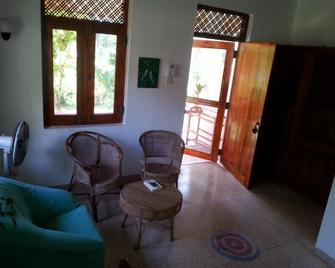 Rocky Point Beach Bungalows - Tangalla - Living room