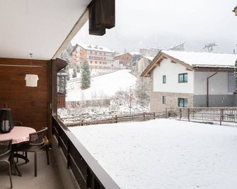 Snowflake-Ski in & out next to Matterhorn Express - Zermatt - Balkón