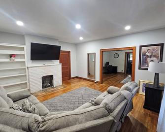Charming family retreat - Greenwood
