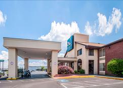 Quality Inn near Potomac Mills - Woodbridge - Building