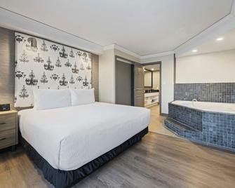 Sandman Signature Toronto Airport Hotel - Toronto - Bedroom