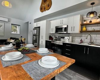 Le2089 - Spa et plage - Les chalets dans le nord - Sainte-Lucie-des-Laurentides - Keittiö