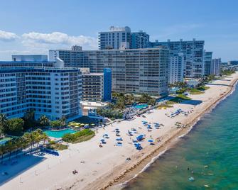 Skyline view condo with a kitchenette plus pool & beach access - Fort Lauderdale - Edificio