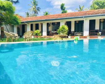 Shanthi Boutique Villa - Hikkaduwa - Piscina