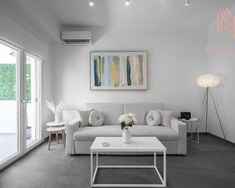 Lusso Bianco, Nilie Hospitality Mgmt - Saloniki - Pokój dzienny