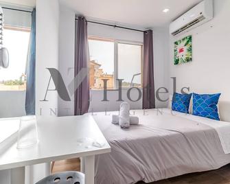 AYZ Elcano - Auto check-in property - Málaga - Habitación