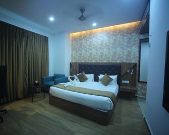 Hotel Tejaswini Grand - Nellore - Bedroom
