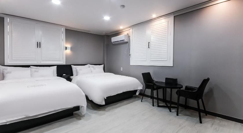Hotel The City thumbnail 3