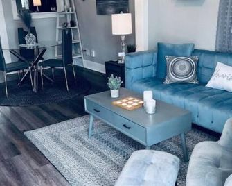 Makin’ Waves - 2 Bdrm Cottage - close to beach - Galveston - Sufragerie