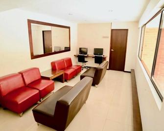 Portal del Rodeo ApartaHotel - Medellín - Living room