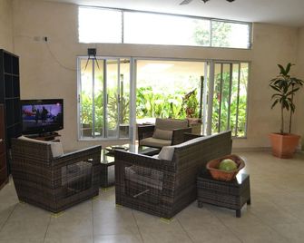 The Balboa Inn - Panama City - Living room